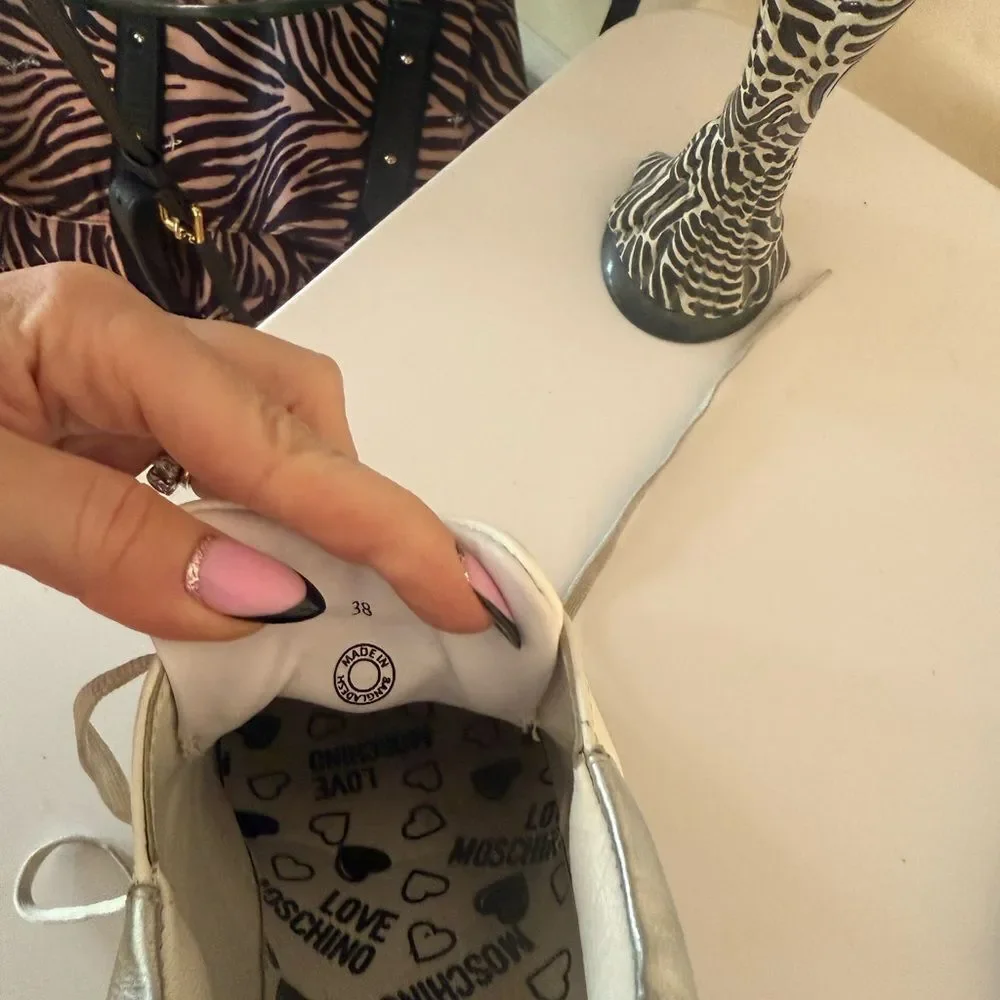 Love Moschino Nappato Bianc Scarpad Running Sneaker size 38 Used. See pictures